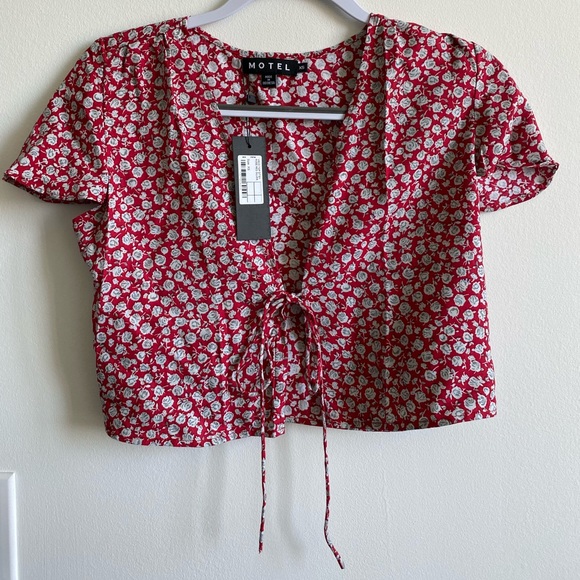 motel rocks vaco blouse top in ditsy red rose - Picture 3 of 4